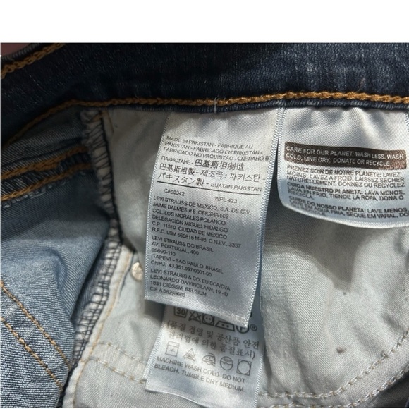 Levi's Blue Jean Shorts with Distressed Details - Picture 4 of 6